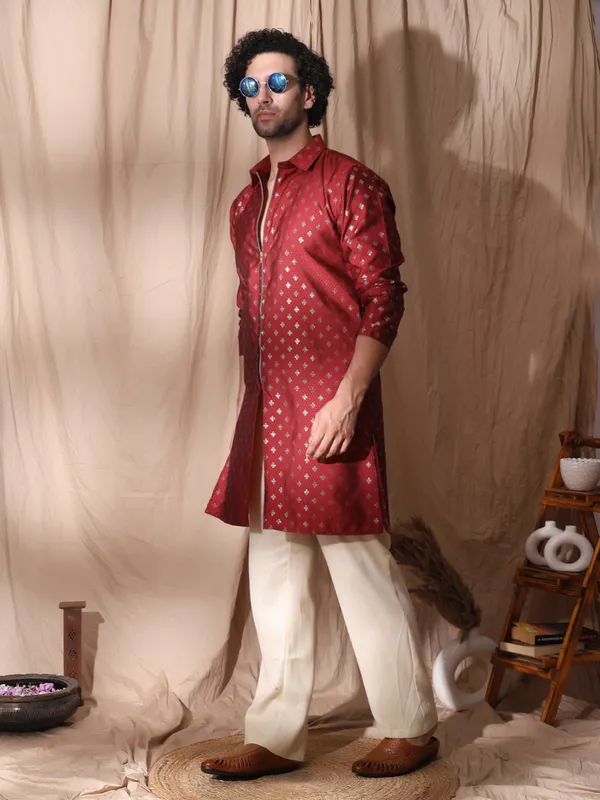 Red_Cotton_Collared_Kurta_With_Zipper_Detailed_Kurta_For_Men
