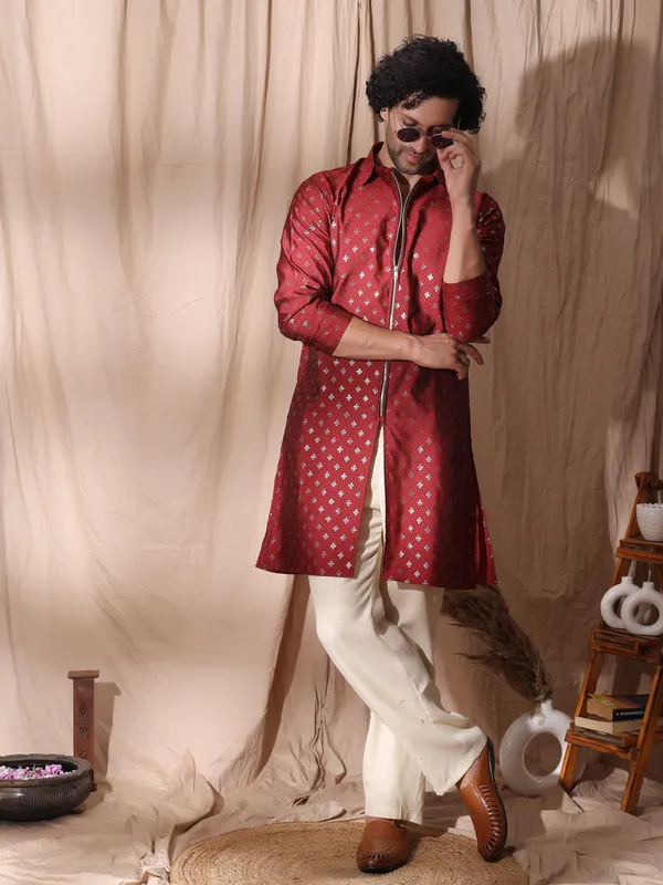 Red_Cotton_Collared_Kurta_With_Zipper_Detailed_Kurta_For_Men