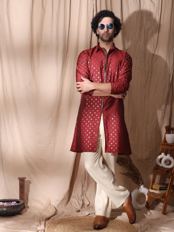 Red_Cotton_Collared_Kurta_With_Zipper_Detailed_Kurta_For_Men