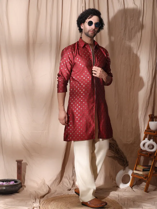 Red_Cotton_Collared_Kurta_With_Zipper_Detailed_Kurta_For_Men