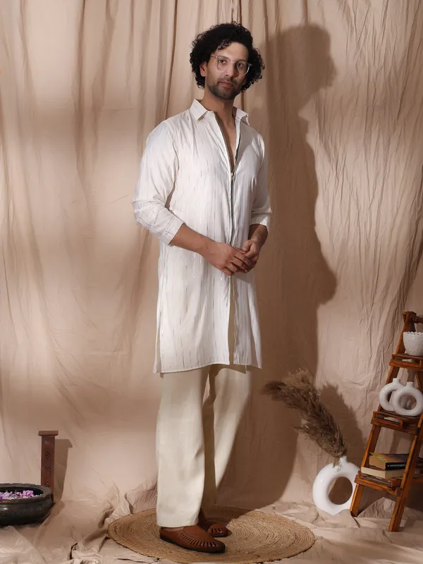 White_Cotton_Collared_Kurta_With_Zipper_Detail_For_Men