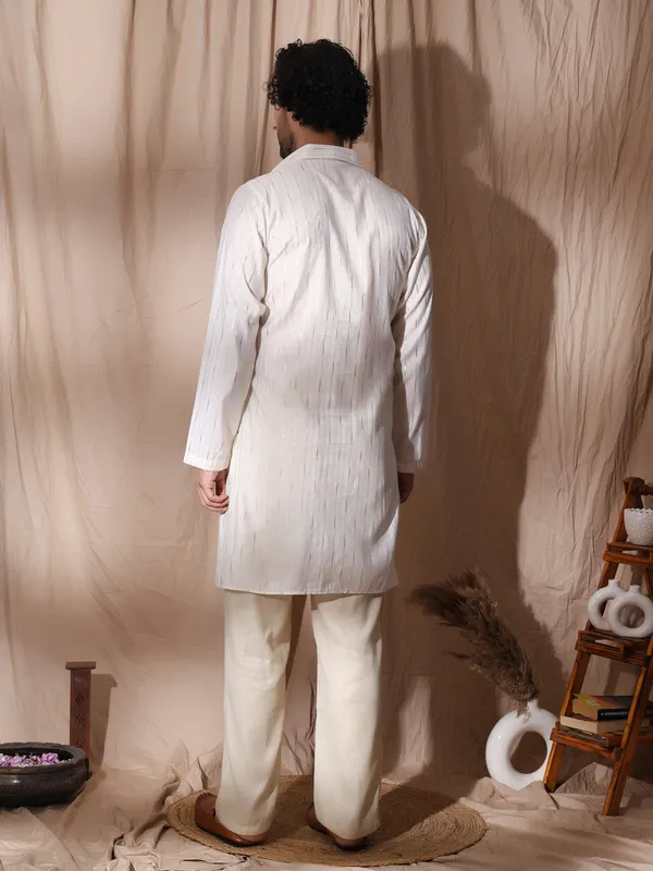 White_Cotton_Collared_Kurta_With_Zipper_Detail_For_Men