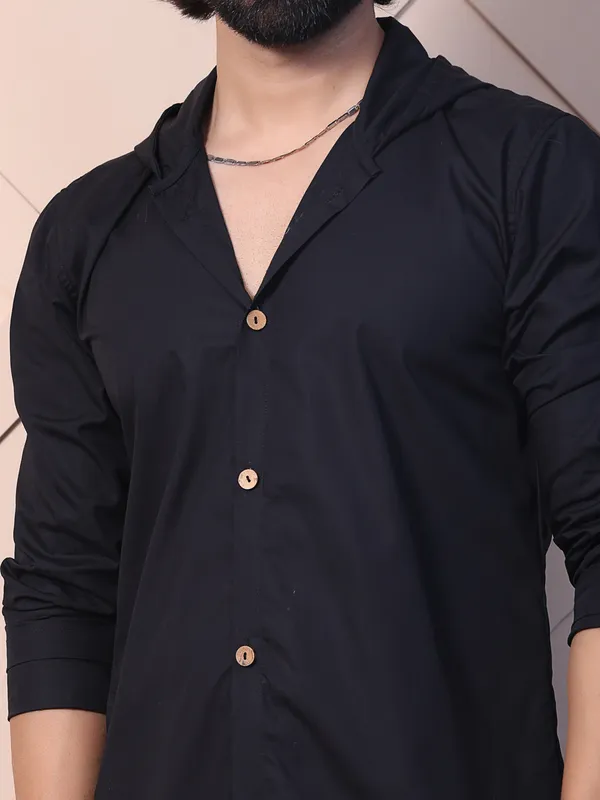 Black_Cotton_Kurta_With_Hood_Twist_For_Men