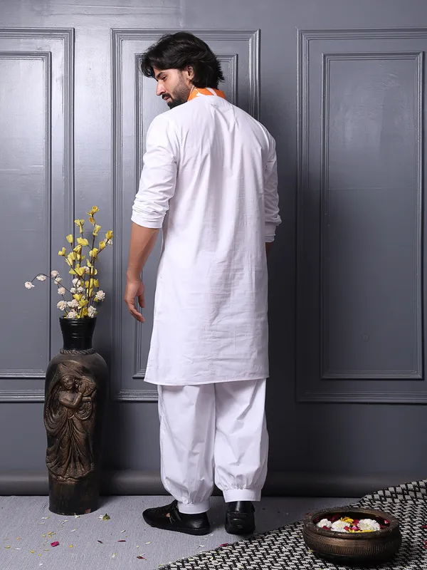White_Cotton_Long_Kurta_With_Printed_Yoke_Design_For_Men