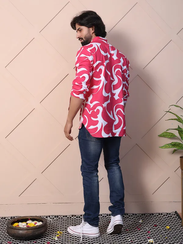Pink_Viscose_Cotton_Printed_Shirt_With_High_Low_Hem_For_Men