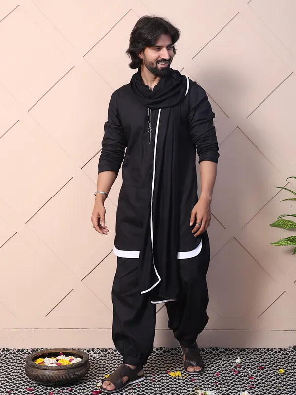 Black_Cotton_Kurta_With_A_Rounded_Hem_And_Zip_Closure_For_Men