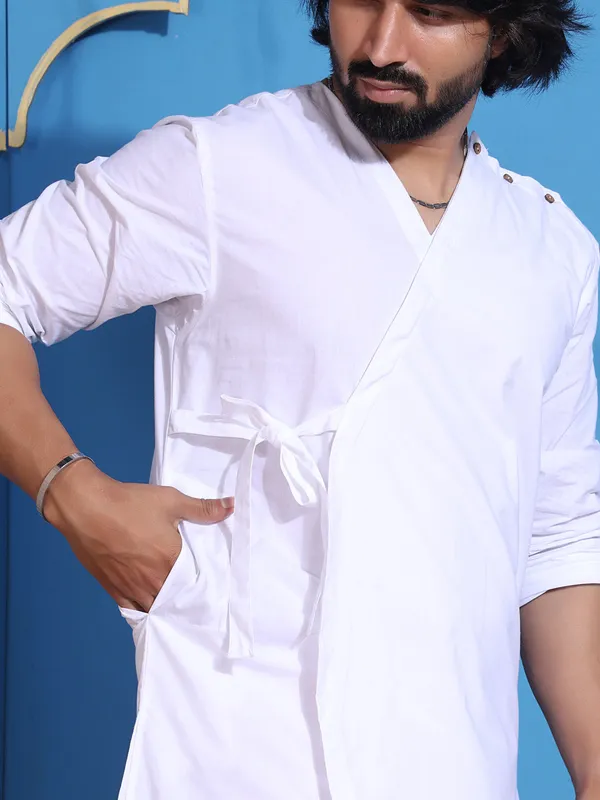 White_Cotton_Layered_Kurta_With_V_Neck_And_Belt_Accent_For_Men