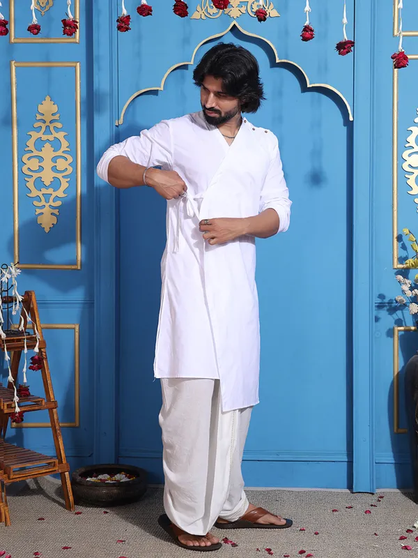 White_Cotton_Layered_Kurta_With_V_Neck_And_Belt_Accent_For_Men