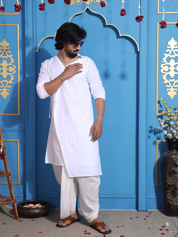 White_Cotton_Layered_Kurta_With_V_Neck_And_Belt_Accent_For_Men