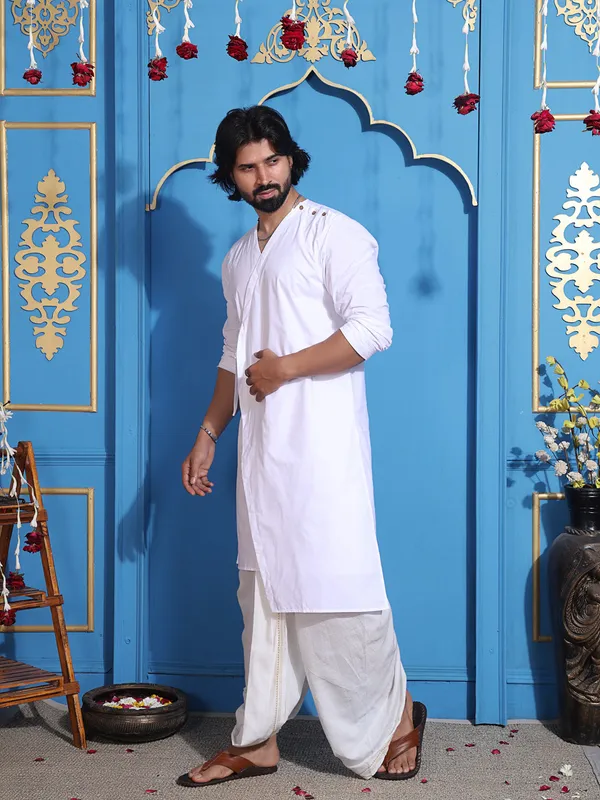 White_Cotton_Layered_Kurta_With_V_Neck_And_Belt_Accent_For_Men