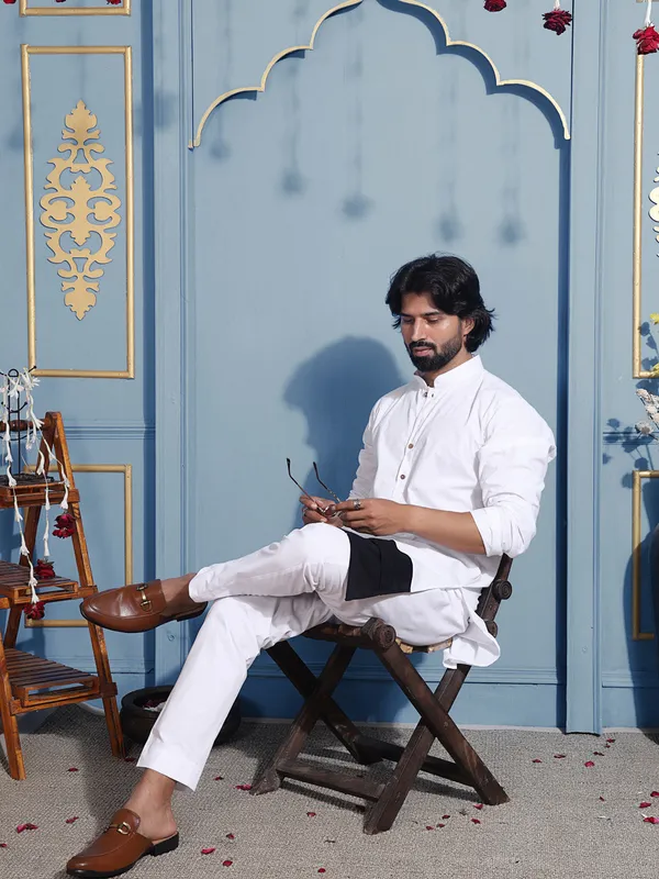 White_Cotton_Kurta_With_Mandarin_Collar_And_Black_Hem_For_Men