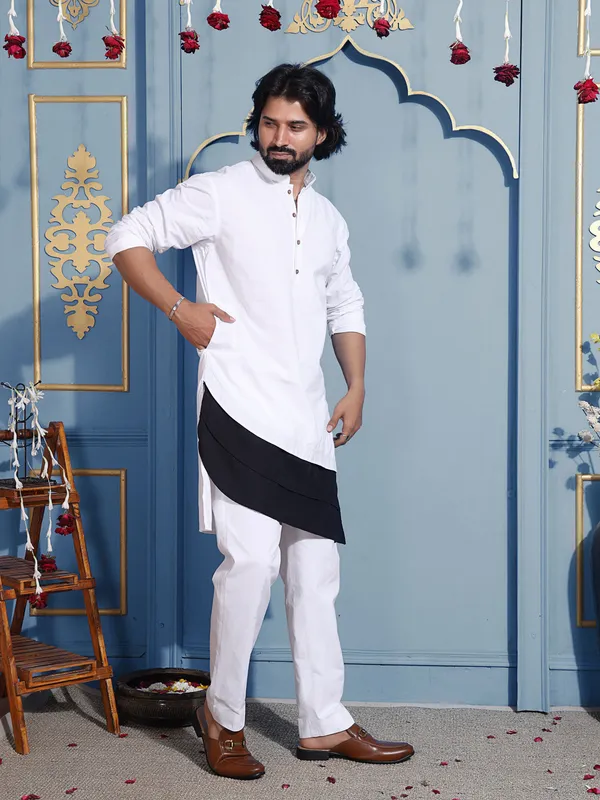 White_Cotton_Kurta_With_Mandarin_Collar_And_Black_Hem_For_Men