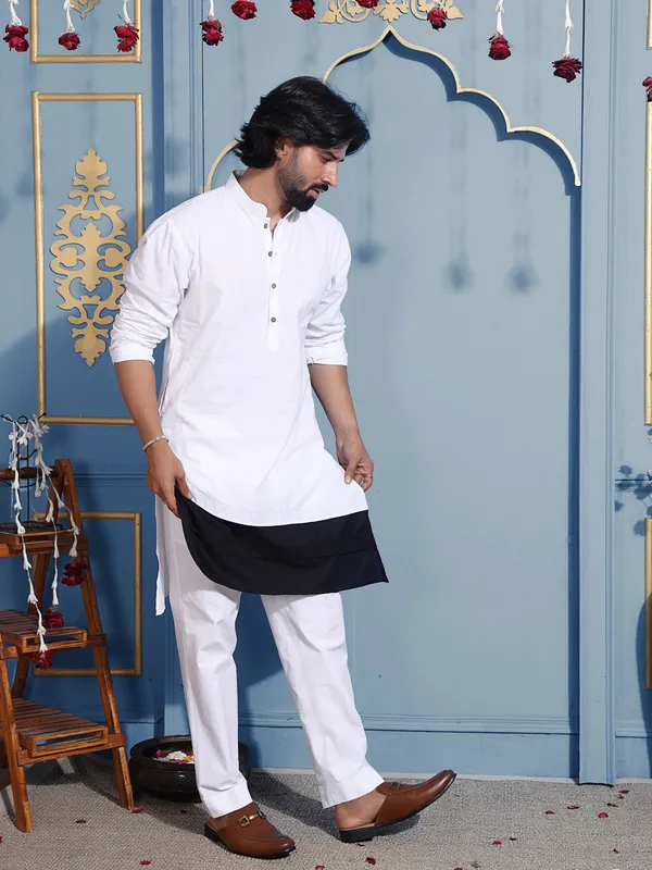 White_Cotton_Kurta_With_Mandarin_Collar_And_Black_Hem_For_Men