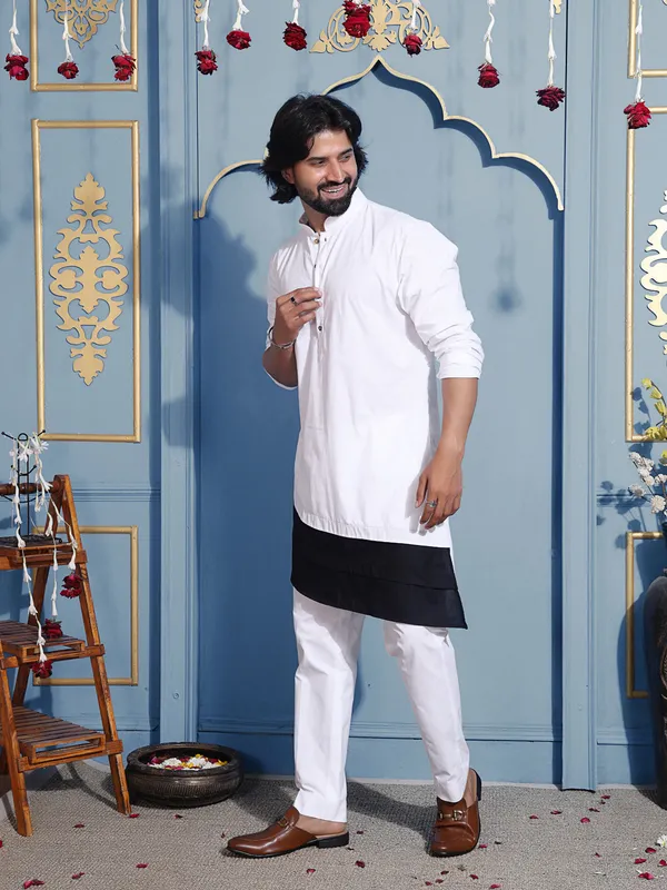 White_Cotton_Kurta_With_Mandarin_Collar_And_Black_Hem_For_Men
