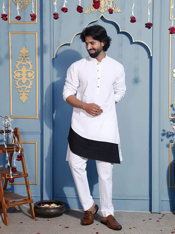 White_Cotton_Kurta_With_Mandarin_Collar_And_Black_Hem_For_Men
