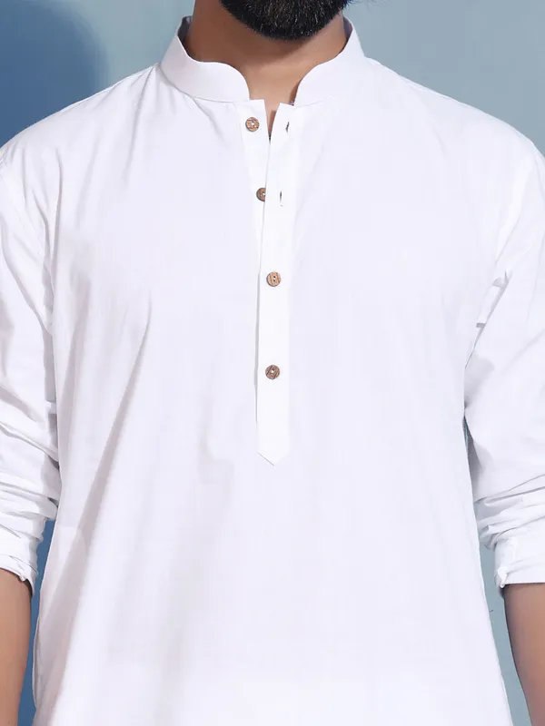 White_Cotton_Kurta_With_Mandarin_Collar_And_Black_Hem_For_Men