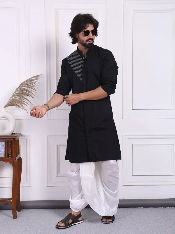 Black_Cotton_Cotton_Kurta_With_Silver_Thread_Detailing_For_Men
