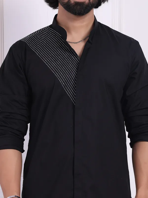 Black_Cotton_Cotton_Kurta_With_Silver_Thread_Detailing_For_Men