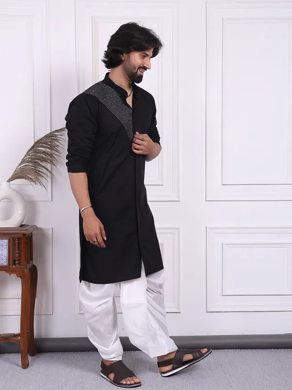 Black_Cotton_Cotton_Kurta_With_Silver_Thread_Detailing_For_Men