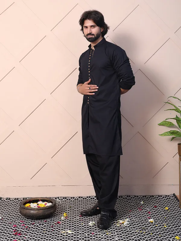 Black_Cotton_Blend_Kurta_With_Button_Loop_Accents_And_A_Front_Slit_For_Men
