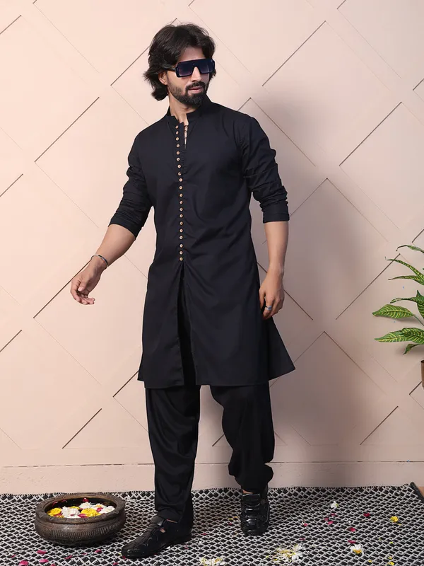 Black_Cotton_Blend_Kurta_With_Button_Loop_Accents_And_A_Front_Slit_For_Men