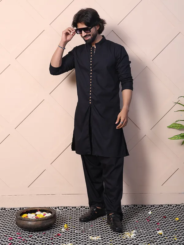 Black_Cotton_Blend_Kurta_With_Button_Loop_Accents_And_A_Front_Slit_For_Men