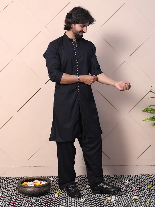 Black_Cotton_Blend_Kurta_With_Button_Loop_Accents_And_A_Front_Slit_For_Men