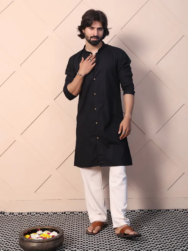 Black_Cotton_Solid_Kurta_For_Men_For_Men