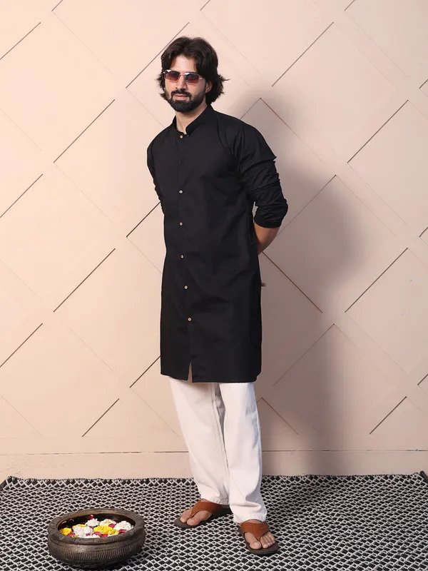 Black_Cotton_Solid_Kurta_For_Men_For_Men