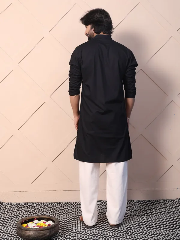 Black_Cotton_Solid_Kurta_For_Men_For_Men