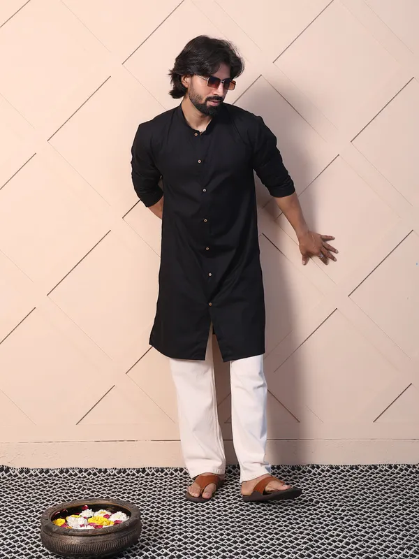 Black_Cotton_Solid_Kurta_For_Men_For_Men