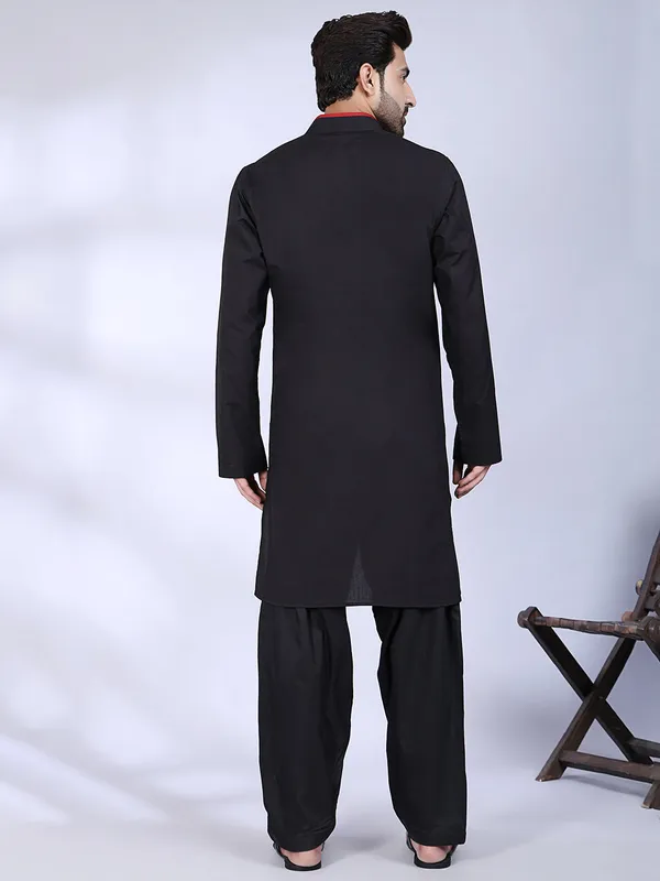 Black_Cotton_Kurta_With_Red_Accents_Pocket_Detailing_For_Men