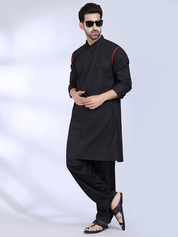 Black_Cotton_Kurta_With_Red_Shoulder_Accents_For_Men