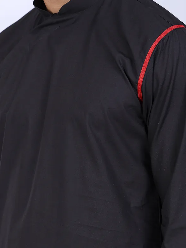 Black_Cotton_Kurta_With_Red_Shoulder_Accents_For_Men