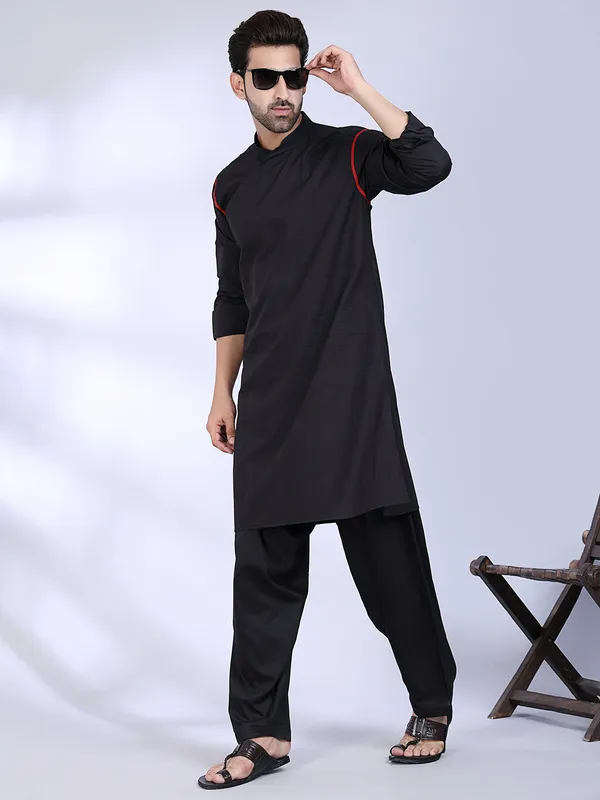 Black_Cotton_Kurta_With_Red_Shoulder_Accents_For_Men