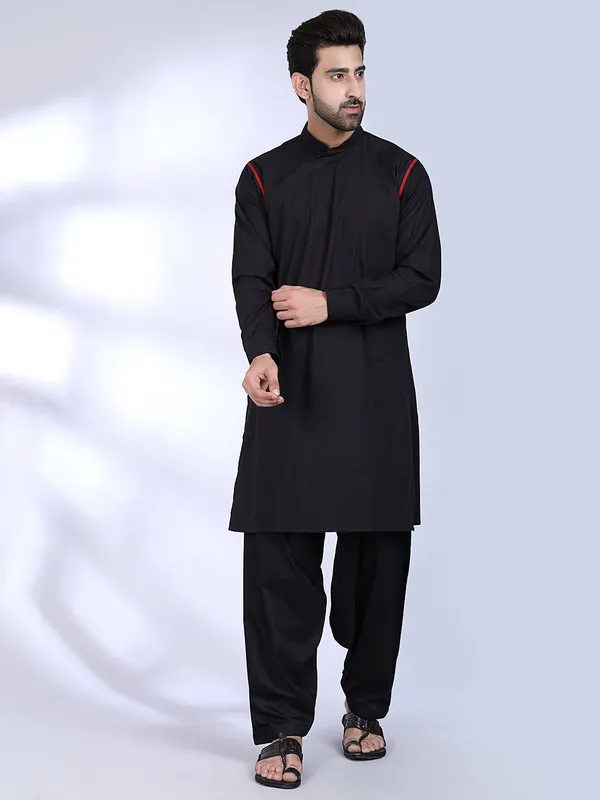 Black_Cotton_Kurta_With_Red_Shoulder_Accents_For_Men