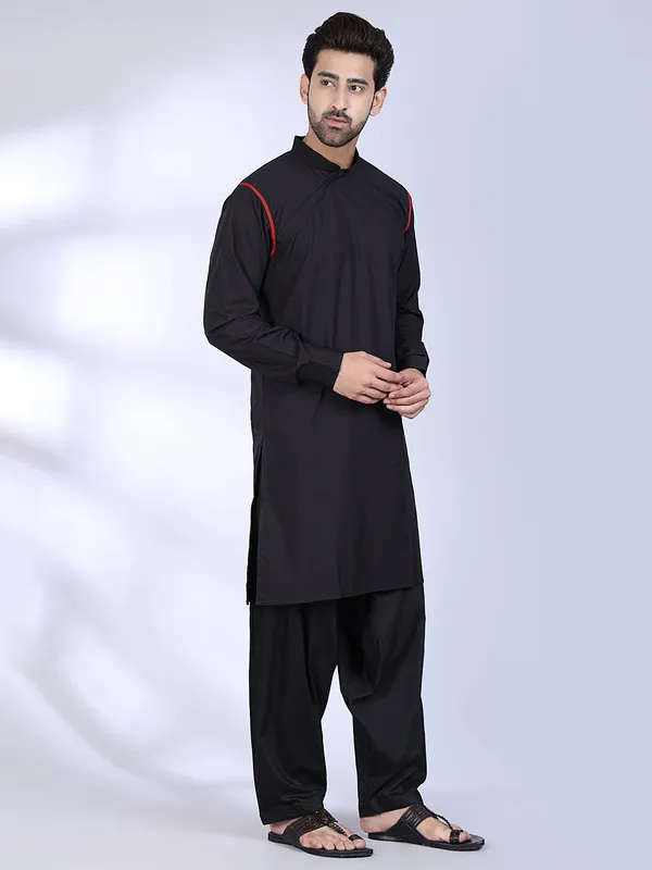 Black_Cotton_Kurta_With_Red_Shoulder_Accents_For_Men
