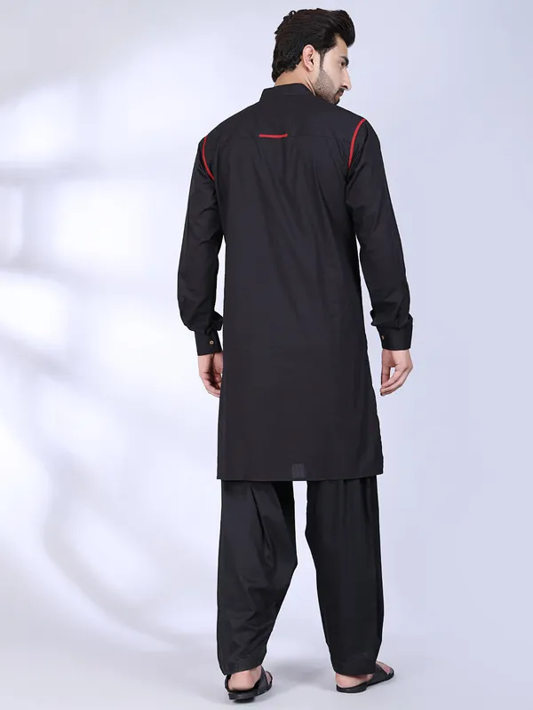 Black_Cotton_Kurta_With_Red_Shoulder_Accents_For_Men