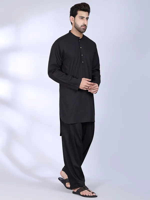 Black_Cotton_Classic_Kurta_With_Band_Collar_For_Men