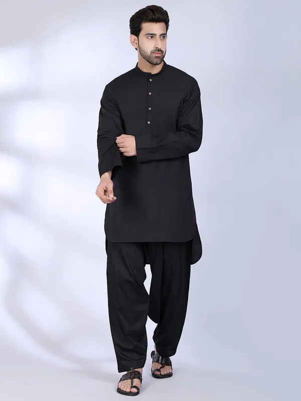 Black_Cotton_Classic_Kurta_With_Band_Collar_For_Men