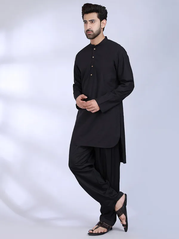 Black_Cotton_Classic_Kurta_With_Band_Collar_For_Men