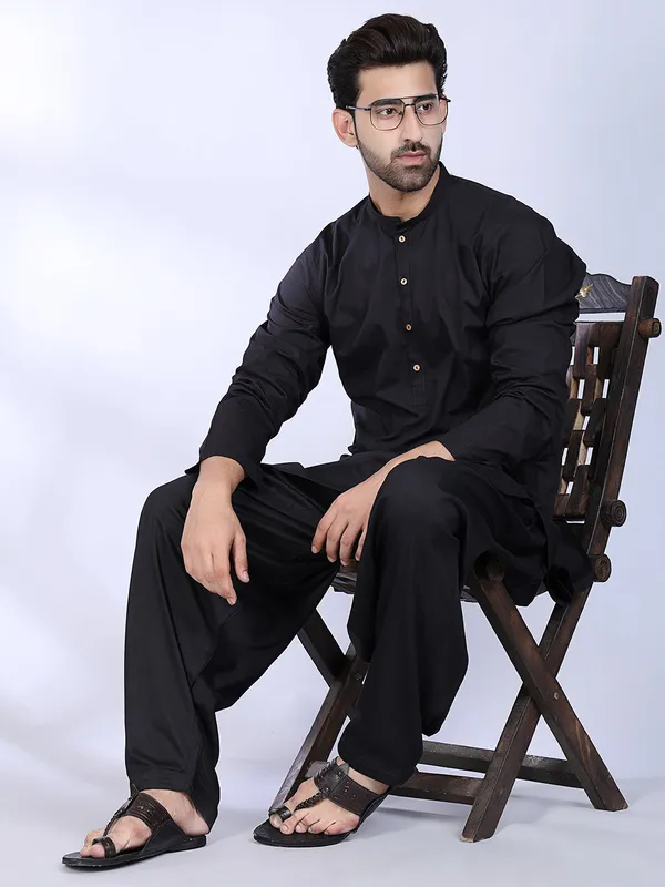 Black_Cotton_Classic_Kurta_With_Band_Collar_For_Men