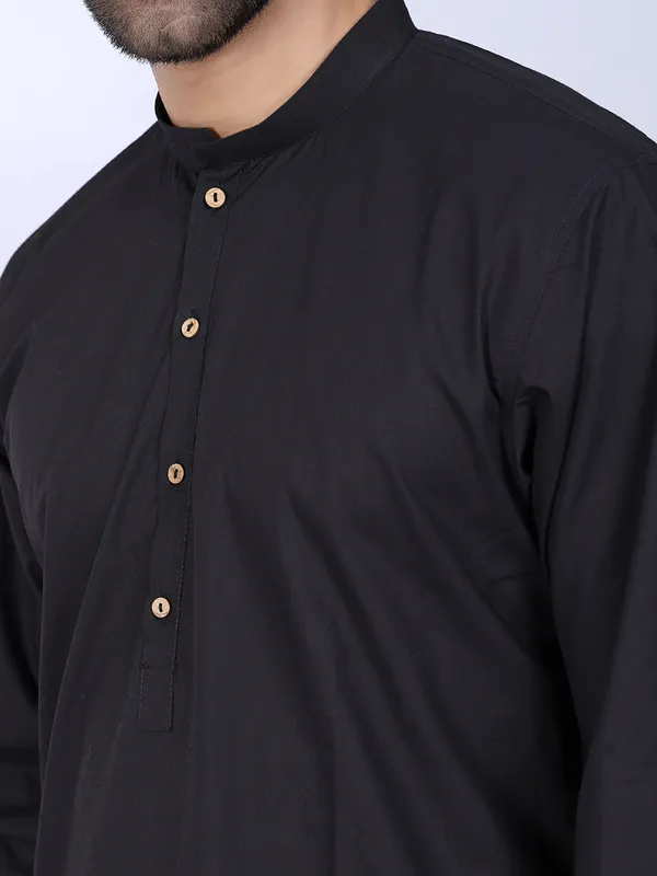 Black_Cotton_Classic_Kurta_With_Band_Collar_For_Men