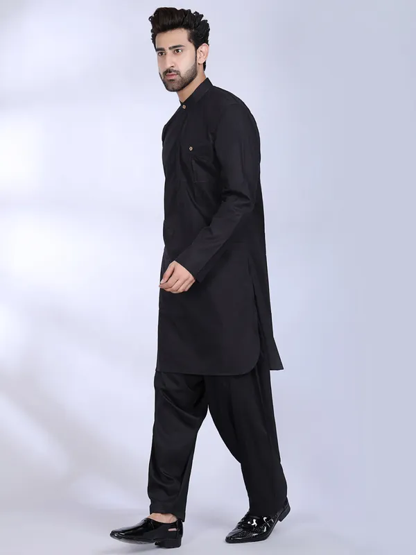 Black_Cotton_Classic_Kurta_For_Men