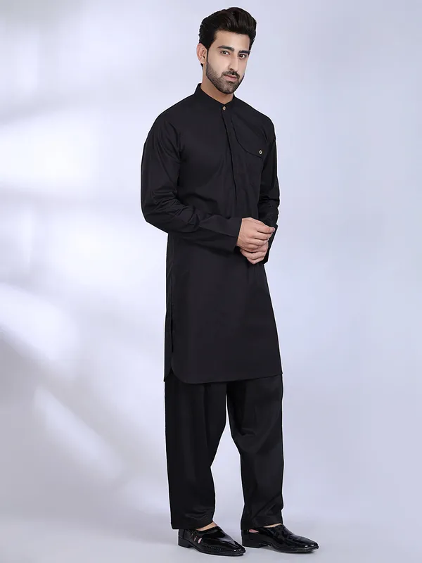 Black_Cotton_Classic_Kurta_For_Men