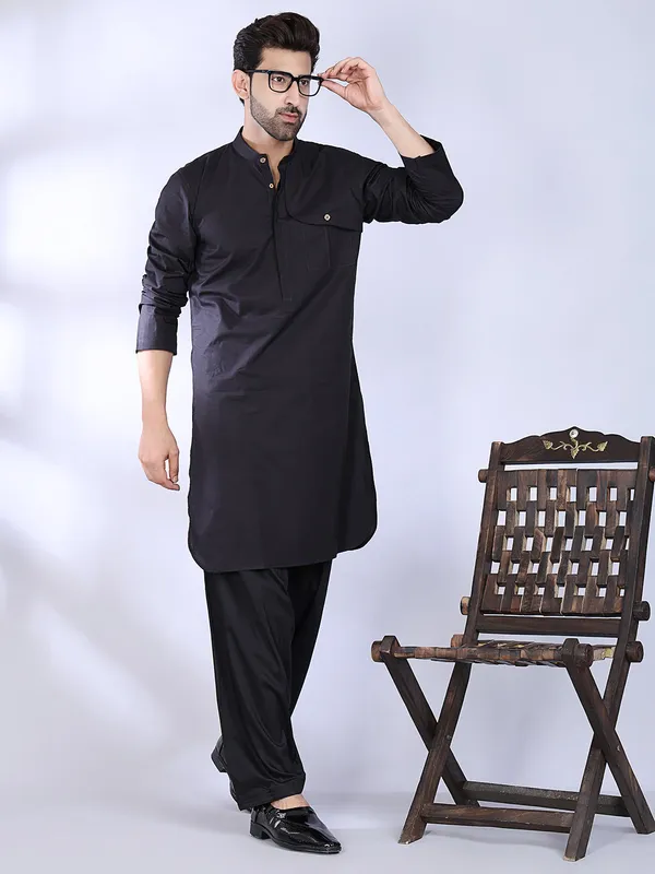 Black_Cotton_Classic_Kurta_For_Men