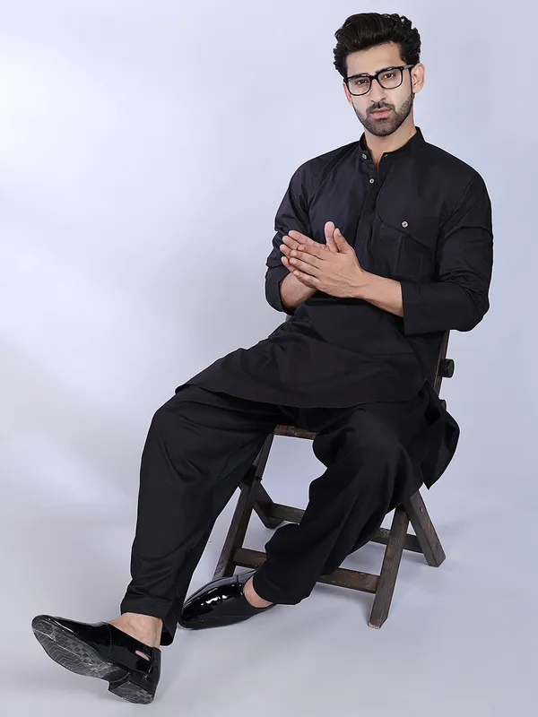 Black_Cotton_Classic_Kurta_For_Men