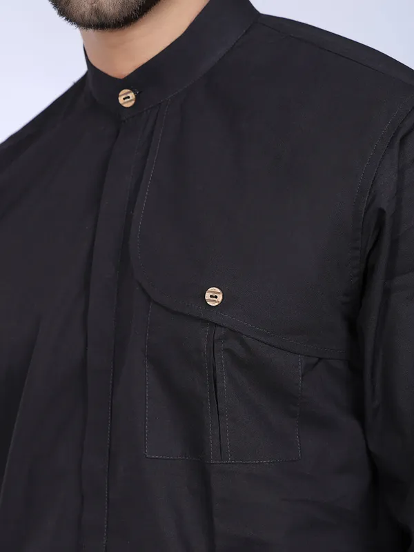 Black_Cotton_Classic_Kurta_For_Men