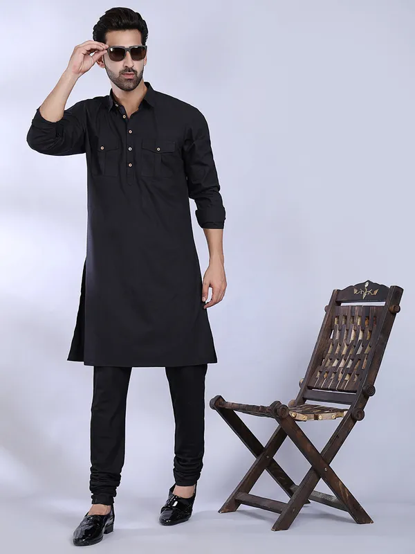 Black_Cotton_Double_Pocket_Kurta_For_Men