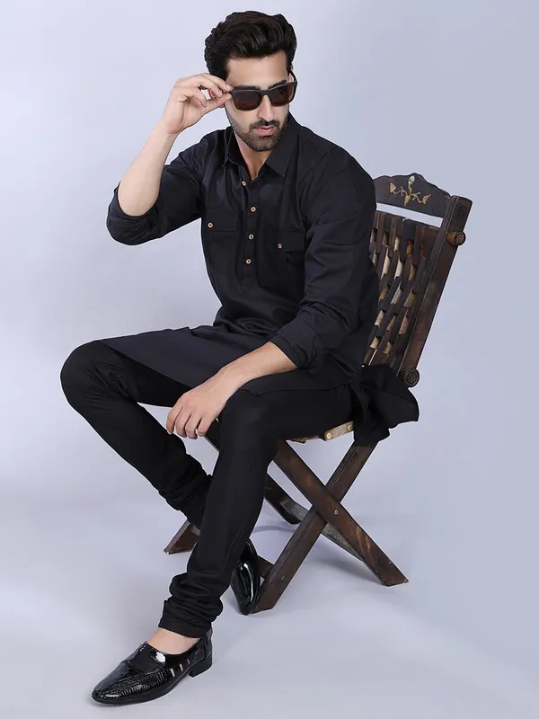 Black_Cotton_Double_Pocket_Kurta_For_Men